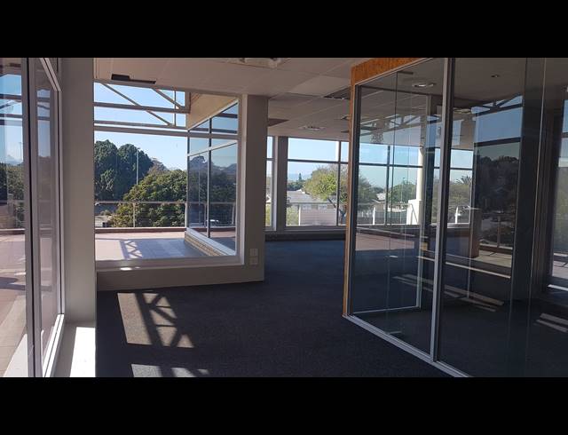 1,004M² OFFICE TO LET IN TYGER VALLEY